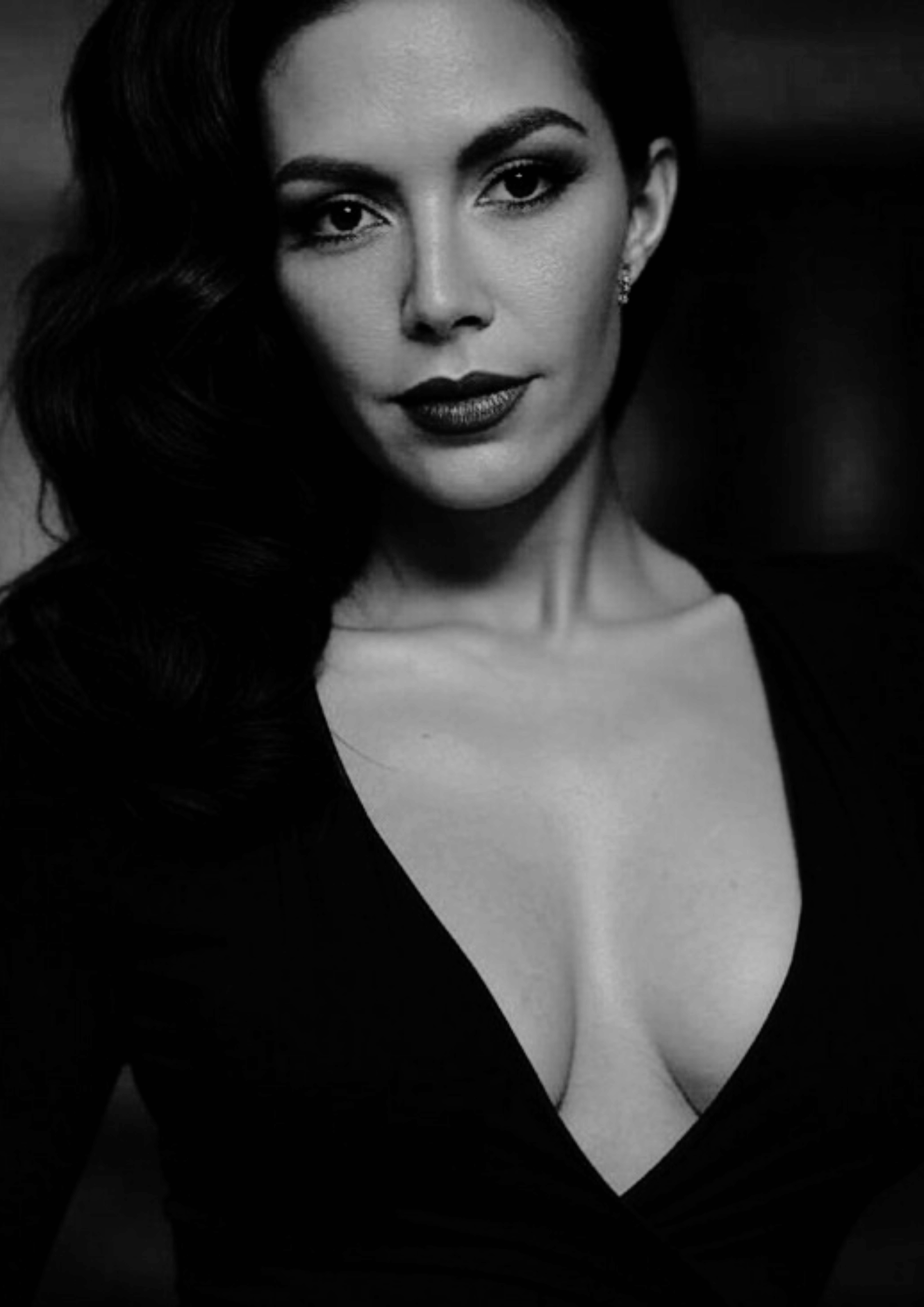 Téléphone Rose Dominatrice – Victoria, ta maîtresse aux gros seins prête à te dominer